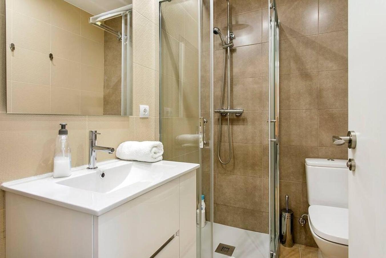 Apartamento Cozy&New With Terrace L'Hospitalet de Llobregat Exterior foto