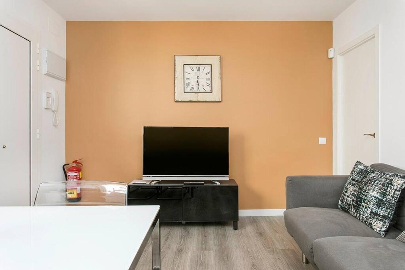 Apartamento Cozy&New With Terrace L'Hospitalet de Llobregat Exterior foto