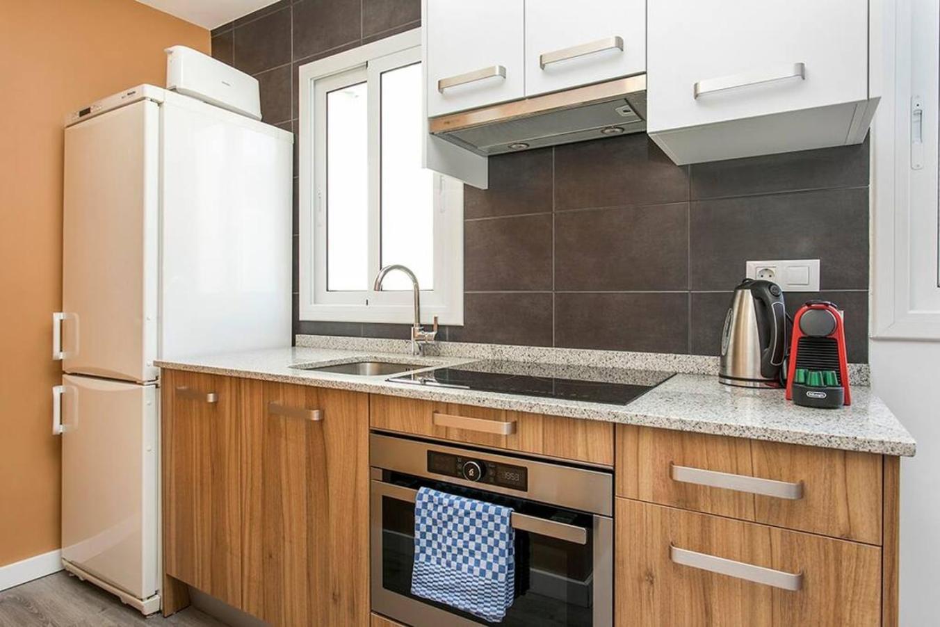Apartamento Cozy&New With Terrace L'Hospitalet de Llobregat Exterior foto